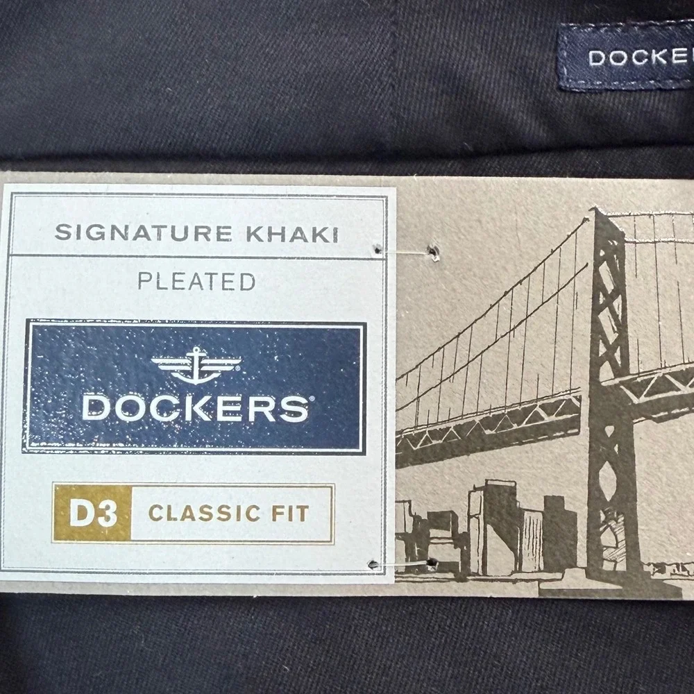 NEW Dockers Pant Men 44x32 Black D3 Classic Fit Pleated Signature Khaki Trousers
